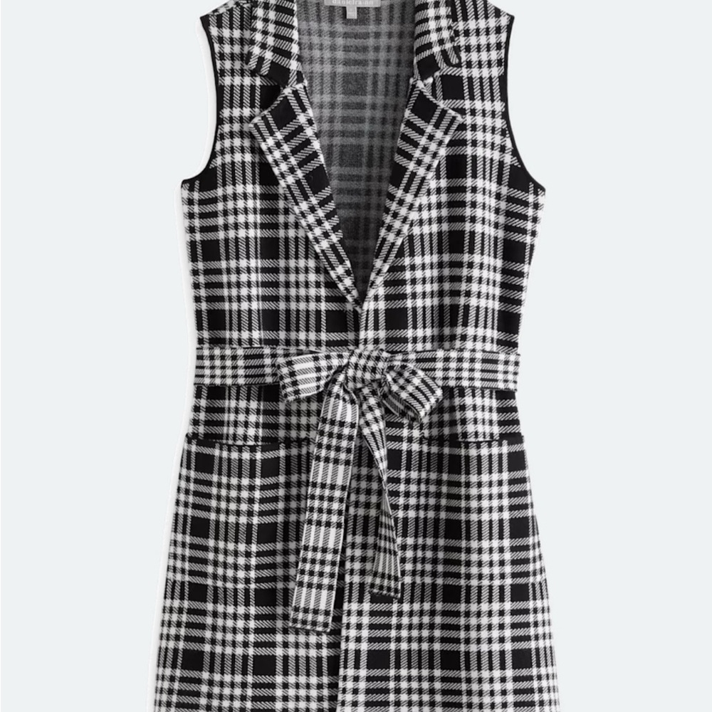 Chic Black and White Plaid Sleeveless Vest
